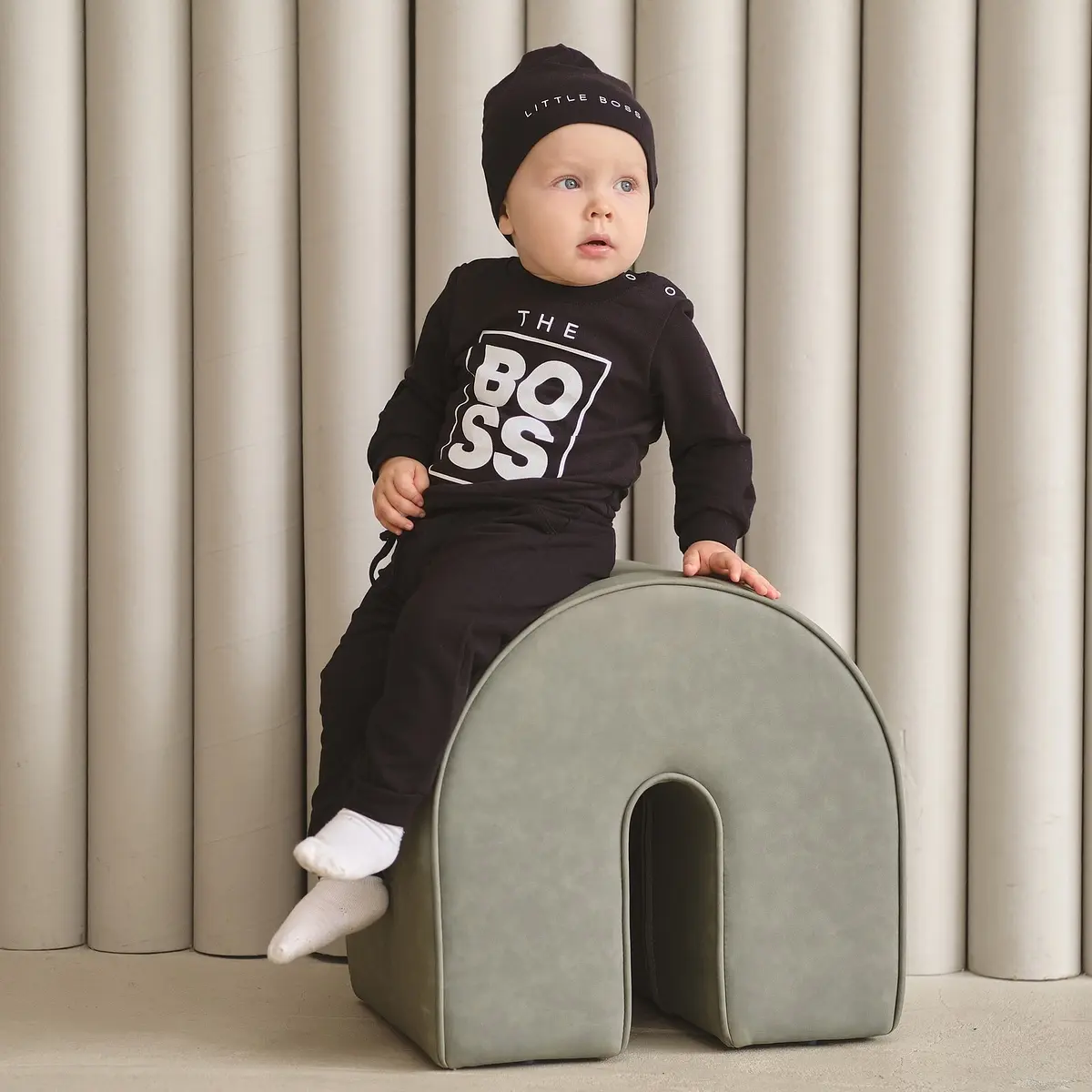 Детский костюм Крошка Я Little Boss с надписями чёрный
