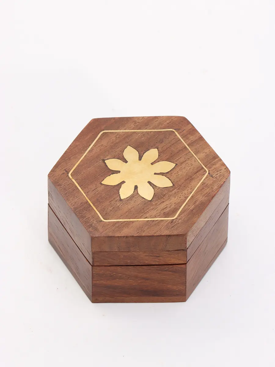 Шкатулка деревянная Солнце шестигранная 6.5×7.5×4 см коричневая