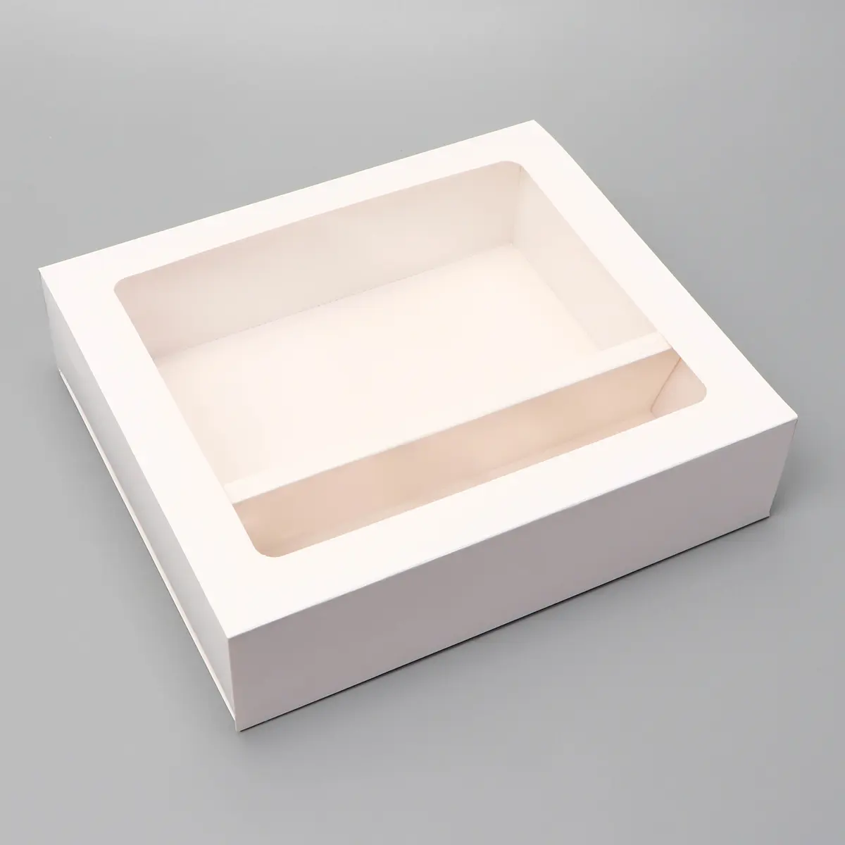 Коробка для кондитерских изделий с окном белая 22.1×25.5×6.5