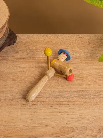 Сувенирный музыкальный инструмент стучал
