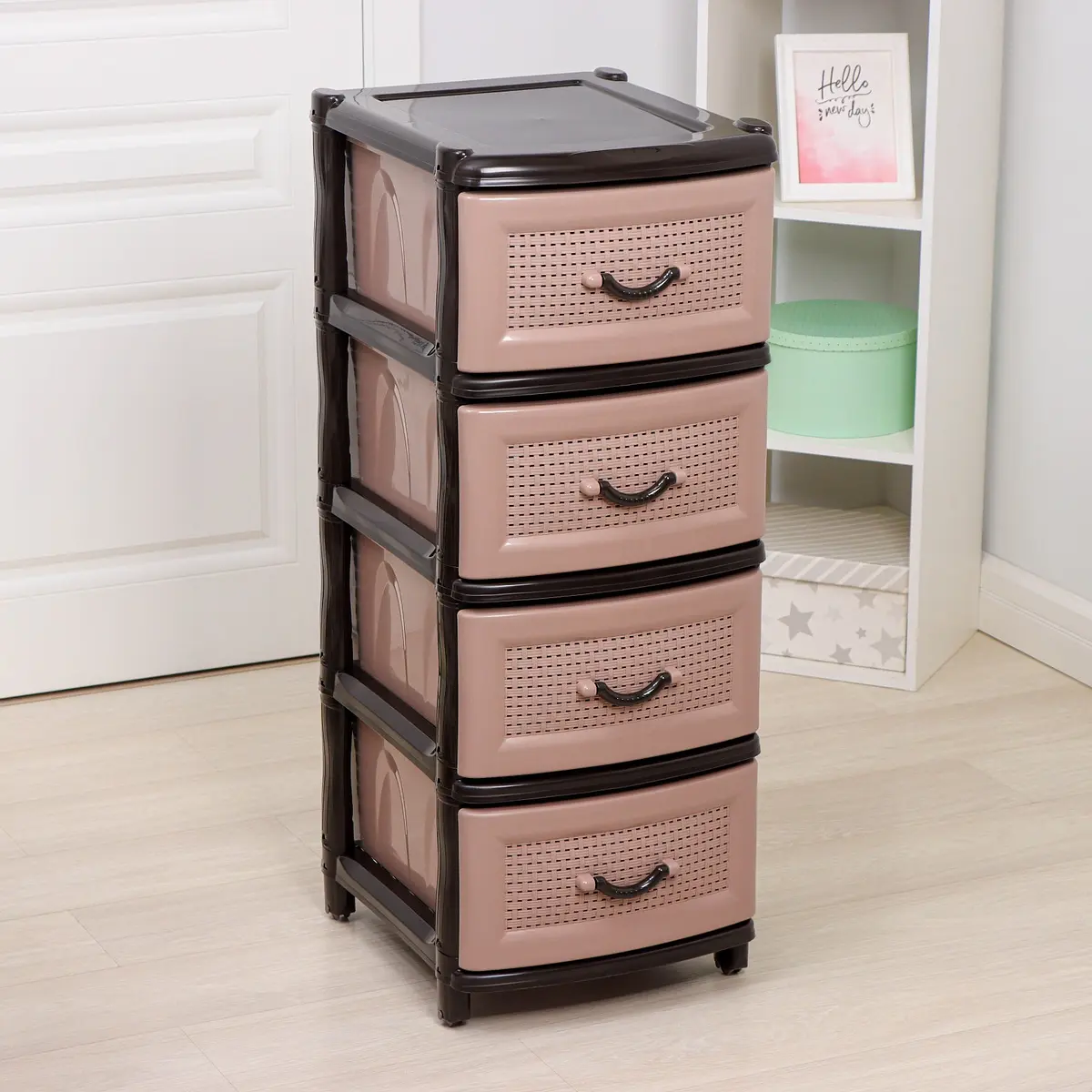 Комод Альтернатива 4-секционный бежево-коричневый