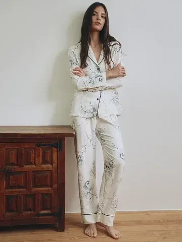 Костюм женский (жакет, брюки)