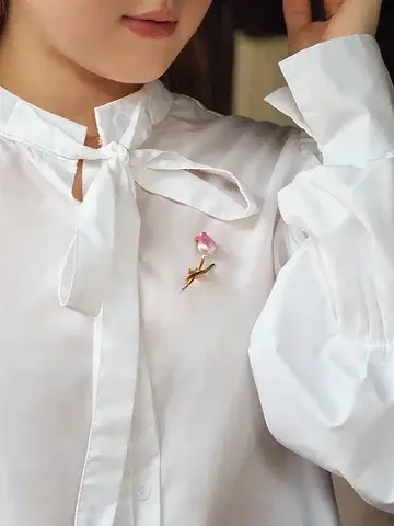 Брошь QF